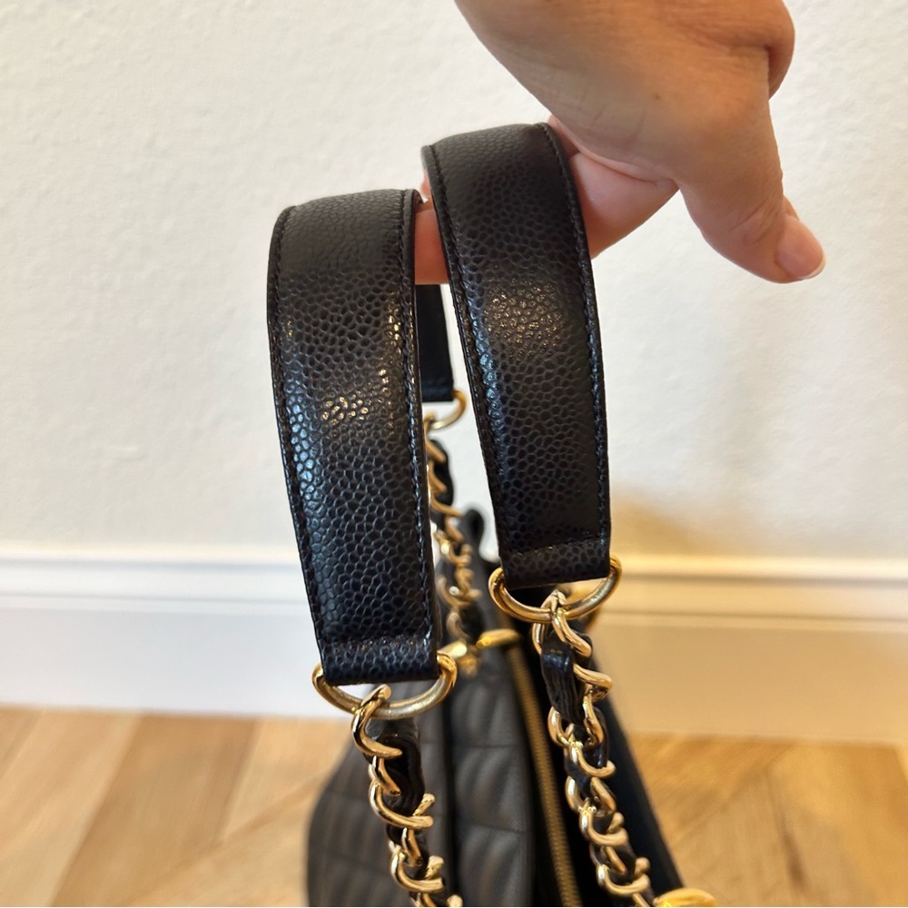 Iconic CHANEL Grand Shopping Tote in black caviar leather with gold hardware - Picture 13 of 17